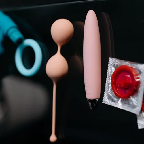 En la imagen aparecen distintos juguetes sexuales para hombres