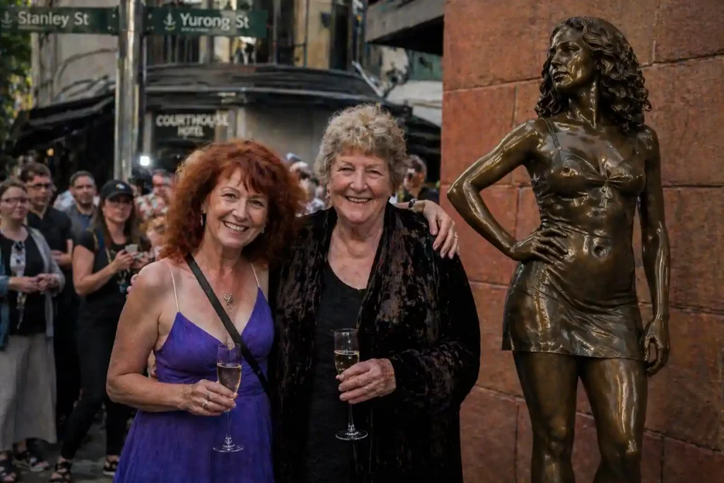 Inauguración réplica bronce Joy Darlinghurst noviembre 2025